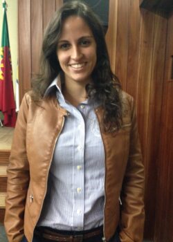 Dr Carla Santos - Profile photo